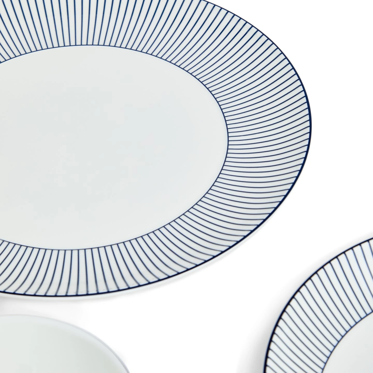Wedgwood Gio Pinstripe Dinner Set Of 8 White 4 Wedgwood Gio Pinstripe Dinner Set Of 8 White - Image 4