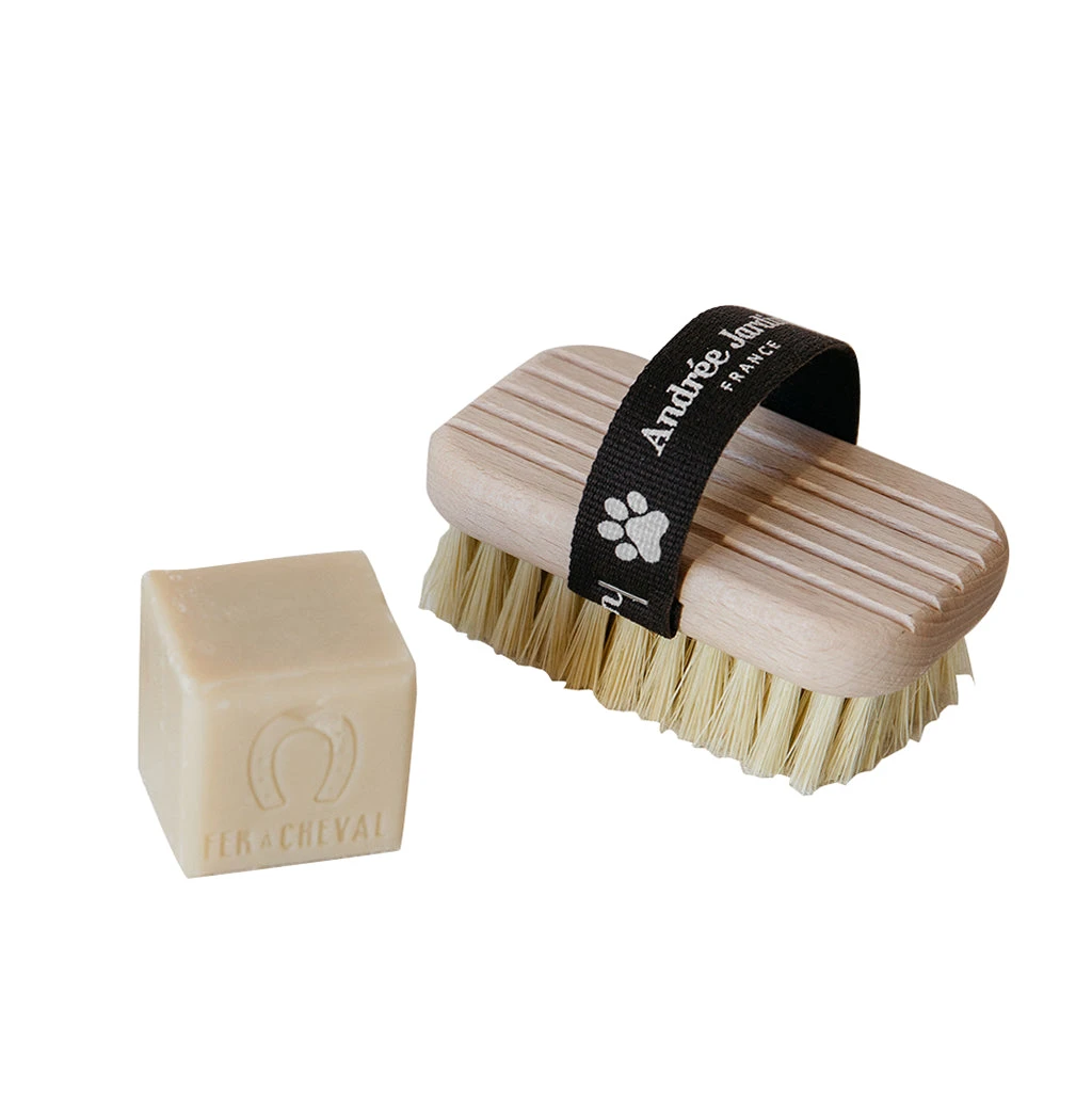 Andree Jardin Pet Bath & Massage Brush With Marseille Natural Soap 1 Andree Jardin Pet Bath & Massage Brush With Marseille Natural Soap