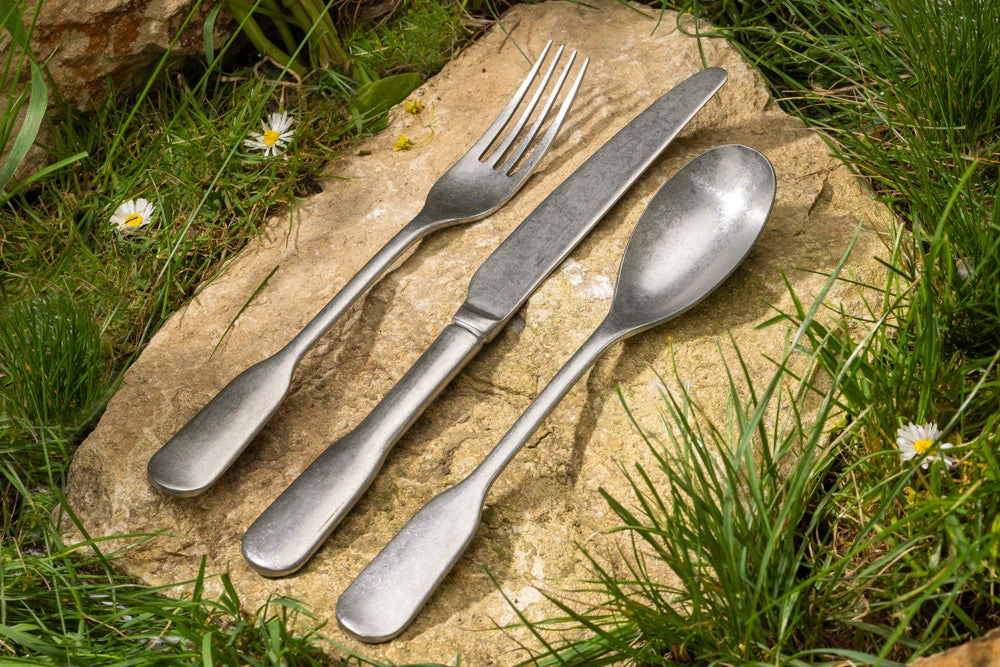 Charingworth Fiddle Vintage Satin 16 Piece Cutlery Set 3 Charingworth Fiddle Vintage Satin 16 Piece Cutlery Set - Image 3