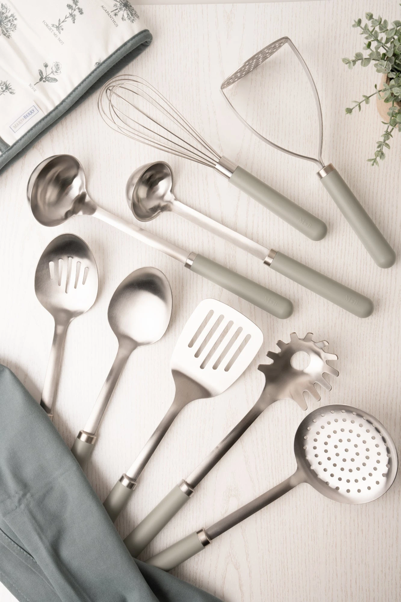 Mary Berry At Home Solid Spoon 5 Mary Berry At Home Solid Spoon - Image 5